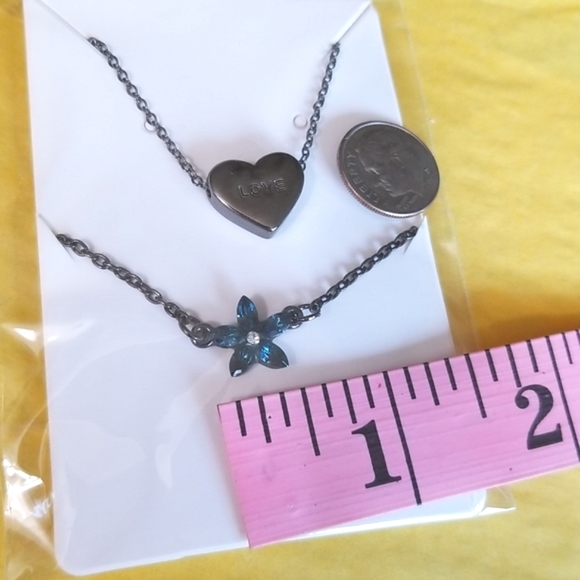 2 necklaces LOVE HEART & RHINESTONES FLOWER - Picture 2 of 3